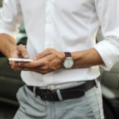 virtual volunteer help man walking texting